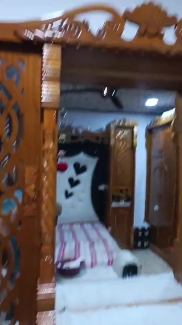 السلام عليكم غرفه صاج ابراج درجه اولى خشبها فول غرفه مستخدمه شهر فقط مليون 100///////***********
