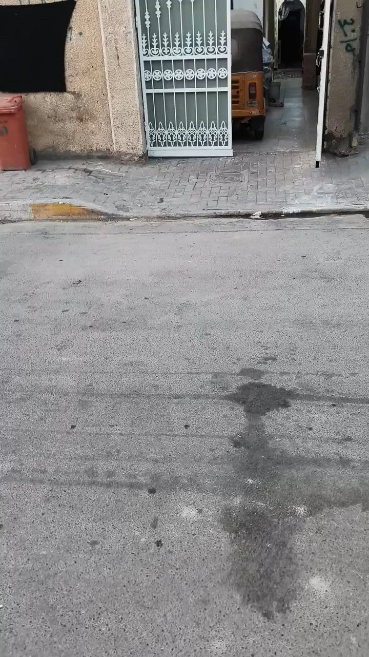 سلام عليكم بيت للبيع او مراوس حسب القناعة  بحي سفير مقابل حي رحمة رابع فرع من ركن سفير مساحة 125 الواجهة 5/ نزال 25 السعر اتصل عل رقم ***********
