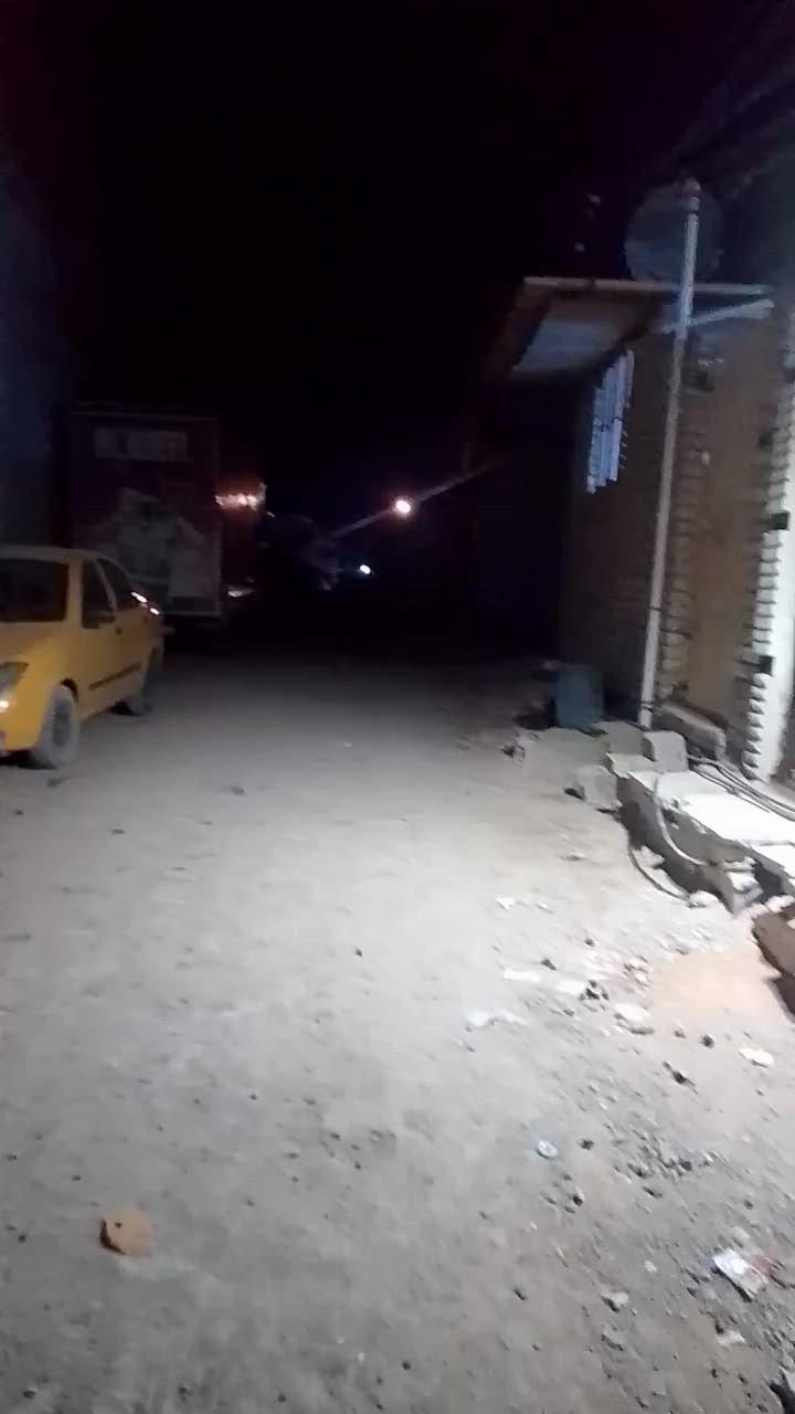 ت يا الله السلام عليكم بيت في مدينة الصدر الدسيم الصيطره مال جوادر قرب اسواق جدو ثاني بيت عل شارع يحتوي عله غرفت نوب وصاله واستقبال ومطبخ بارد وحار وصحيات كامله البيت 105 متر النزال البيت متعوب عليه كامل بنيان جديد الفرع مجاري نضايمه وعلا وجه تبليط كصو الفرع سعر الاستفسار ***********
