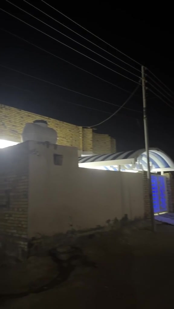 بيت للبيع العماره ابو شطيب حي الامين مساحه 200 متر قاطين القاط الاول بي غرفتين وصاله وصحيات غارجيه وحمام داخلي او منور صاله جبيره او دونيه معزوله او ساحه جبيره او حديقه او قاط الثاني بي غرفتين او صاله الاستفسار *********** السعر خاص
