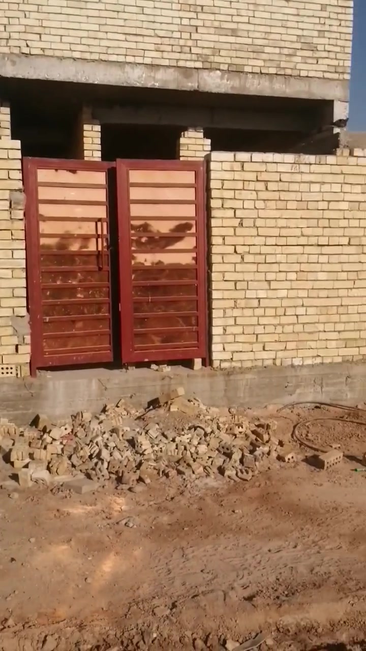 السلام عليكم بيت للبيع  عل مشروع قريب شركه مال مجاري دربونه 12 متر مساحه البيت 100 متر 5 ب20 طولاني معروض  ب45  معروض عد مكتب الاخوين  بداره ابو ماجد الزيداوي  الاستفسار  علئ رقم الهاتف ***********
