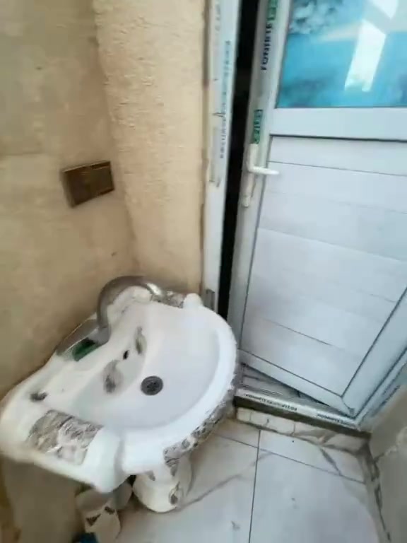 البيع بيت 50 متر بناءً حديث نضيف كلش على شارع الزوار طريق كربلاء نجف خلف جامعة العميد حي الدله السعر 33 بي مجال ***********
