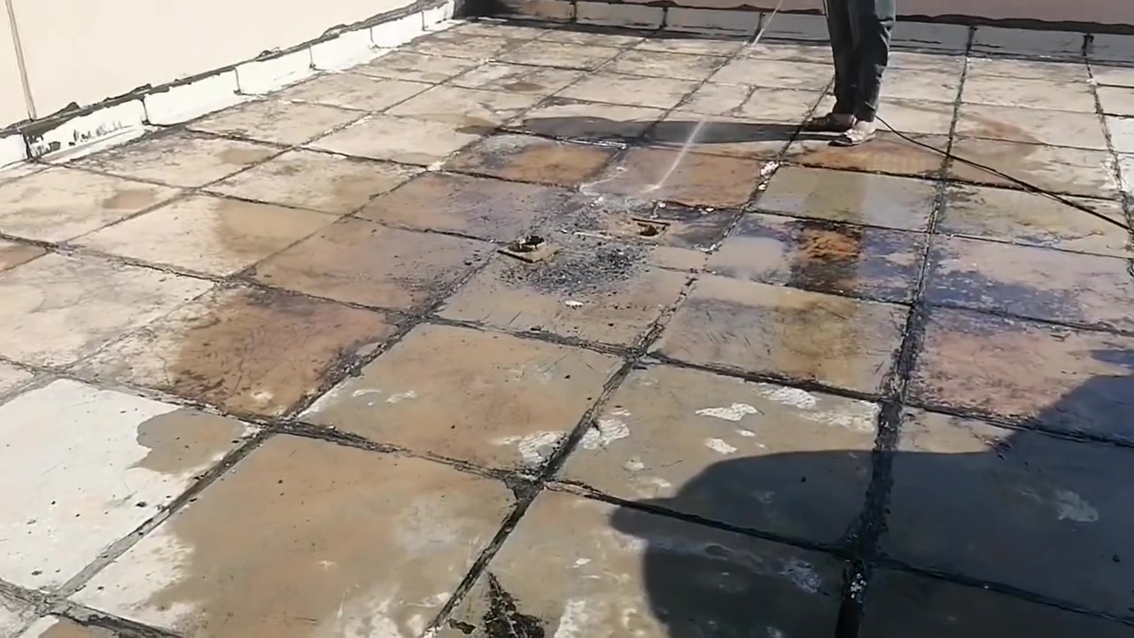 السلام عليكم عمل ماده الصطوح روف كوت عازلة من الحراره والرطوبه معه شبكه ألياف زجاجيه معه جلي وقلع الكير *********** حمودي ابو خالد هاي بعض الصور قبل وبعد العمل  من أعمالنا في هيت ونواحيها والحي السكني وهيت والرمادي

