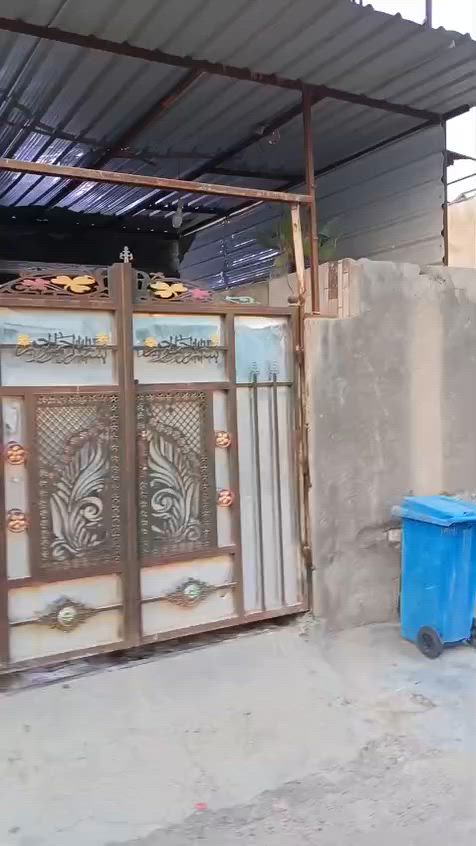 بيت مساحه 130 متر مربع قاطين بناء طابوق أرضية وسقف صب مسلح خدمات كامله ماء مجاري كهرباء وتبليط العنوان الحميدية قرب السيطره بدايه المنطقة وسعره مناسب للاستفسار مراجعة مكتب النرجس للعقار ***********

