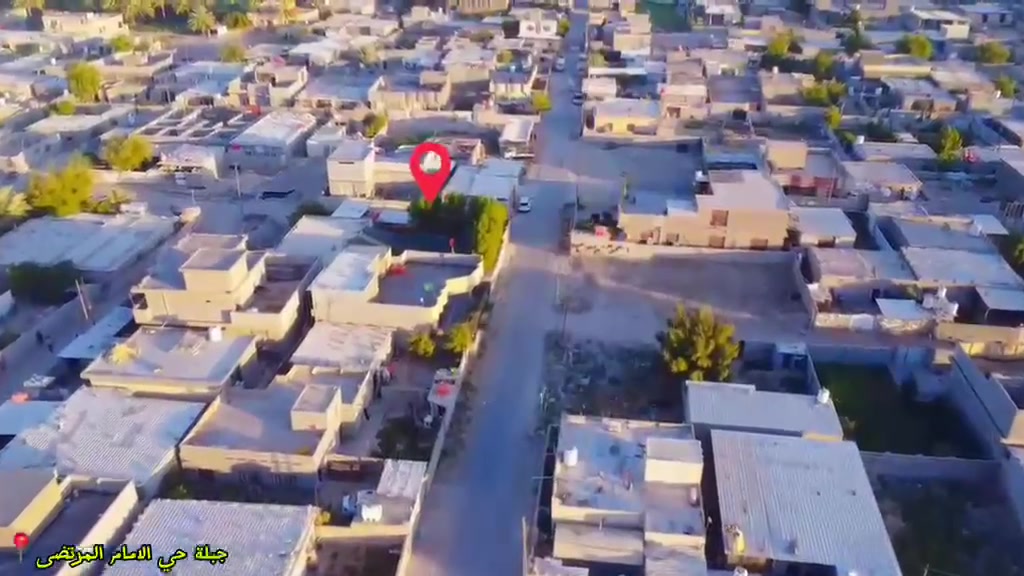 اسلام عليكم بيت مع قطعه مساحه ٥٠٠متر البيت متكون غرفتين +صاله +مطبخ+مضيف +صحيات خارجيه ) بيت ركن على شارعين ) شوارع تبليط  كهرباء +مولد ماء) مكان جبله حي المرتضى رقم***********
