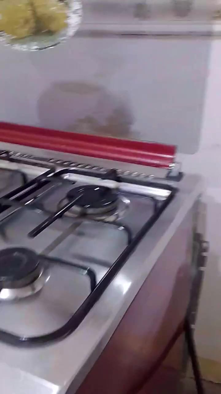 هاذه طباخ يطالي شرط الفحص نضافه 90/100 يوجد خدمة توصيل جميع المحافضات التواصل على هاذه رقم ***********
