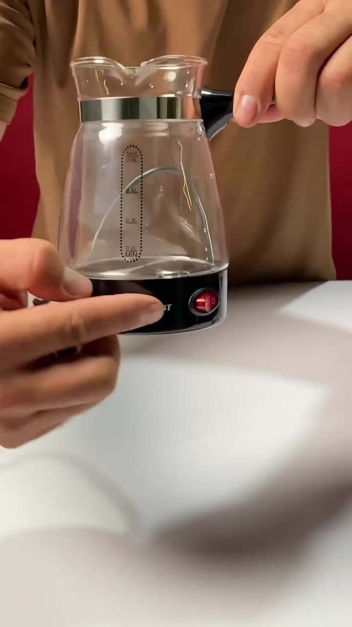 المنتج:: محضرة قهوة كهربائية 
☕✨ حضّر قهوتك بسرعة ويا ركوة Silvers Crvist الكهربائية!

قدرة 600W لتحضير القهوة والمشروبات الساخنة بسهولة 🔥

تصميم زجاجي أنيق مع مؤشر ماء ومقبض مريح 👌

مثالية للبيت والمكتب وكل عشّاق القهوة 😍 
للطلب والاستفسار يرجى التواصل على الخاص او على الواتساب ***********
