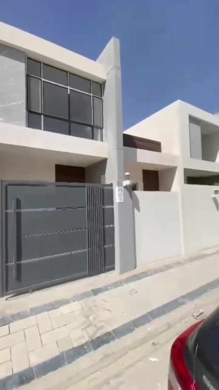 🏡 فرصة مميزة للسكن في مجمع اللؤلؤة السكني

دار للبيع بمساحة 150م² ضمن فئة العائلي، بتصميم عملي يضم غرفتي نوم مع جميع الملحقات، لتوفير الراحة والاستقرار لعائلتك.

💰 الواصل والتطلوعة: 58 مليون دينار (مع مجال بسيط)
🏦 المتبقي: 100 مليون دينار عن طريق المصرف العقاري
📅 القسط الشهري: 560 ألف دينار فقط.

اغتنم فرصة امتلاك دار في أحد المجمعات السكنية المميزة بأقساط مريحة تناسب مختلف الإمكانيات.

📞 للتواصل والاستفسار عن هذه الفرصة أو عن أفضل فرص السكن والاستثمار:

- ***********
- ***********

أو راسل الصفحة، وسنساعدك في اختيار العرض المناسب لك.
🌟 إذا كنت تبحث عن سكن مميز أو فرصة استثمار ناجحة، فلا تتردد بالتواصل معنا. يسعدنا تقديم الاستشارة والإجابة عن جميع استفساراتكم ومساعدتكم في اختيار أفضل الفرص السكنية والاستثمارية بما يناسب احتياجاتكم.
