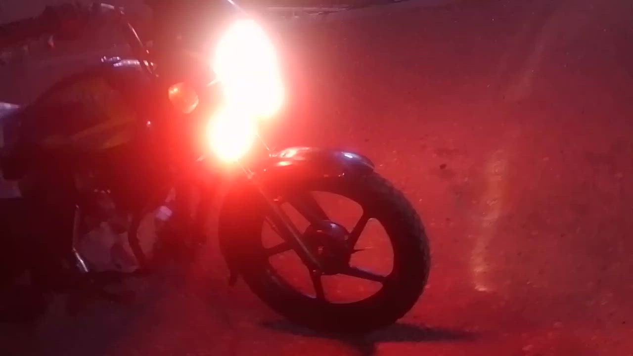 سلام عليكم درجه بوكسر كلاسك موديل 21 درجه كفاله من كلشي اوراق بيهه مابيهه كل نقص سعر 950 بكاني بغداد لبياع شرطه الخامسه ***********
