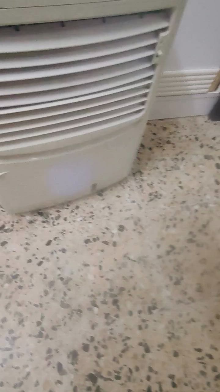 السلام عليكم كونفيرا عل شحن وكهرب بس باتري ما بيها شرط تفحص تأخذها باتري السياره هم تشتغل السعر٥٠ بيها مجال بسيط


**إذا كنت صاحب هذا الإعلان وتريد حذفه لأي سبب، رجاءا أرسل رسالة إلى الدعم الفني**