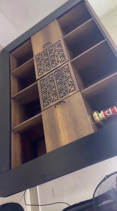 للبيع سيت مكتب رائسي فول ونضيف حيل مابي اي ضرر وخشب اصلي ثقيل فخم تجي تفحص بعينك واشوف نضافه مكانه بغداد بلديات 
***********
