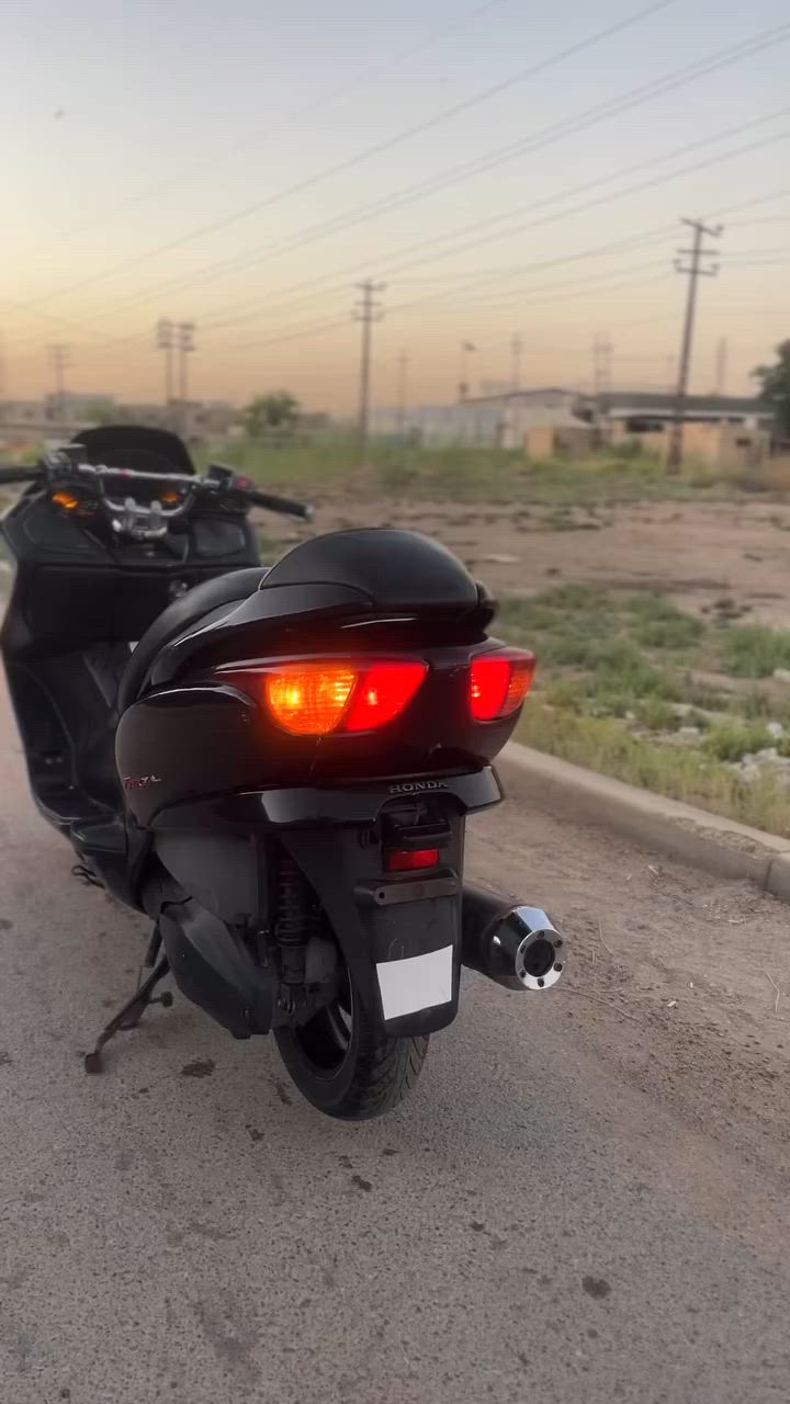فورزه 08 الدراجه خير من الله كفره ومكينته لاتبخير ولا نضوح وناعمه كهربائيات بلاديه ما ملعوب بيه الدراجه بيه نقوصات بسيطه ويل خلفي بي عواج بسيط وهورن وارضيات ونيكله مال صالنصه الدراجه خير من الله متوكف بيك بشارع رايده ٧٠٠ قفل من الاخير 
مكاني بياع 
***********

