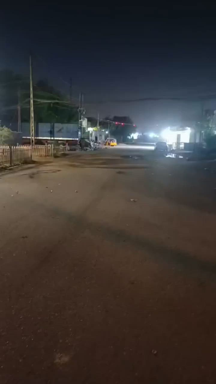 سلام عليكم بيت جديد طابق ونص مكانه مقابيل الجمعيات شارع ابو هيثم على شارع ارئيسي مو بالفرع بيت نضيف بي غرفتين نوم 
***********
سعر 80

