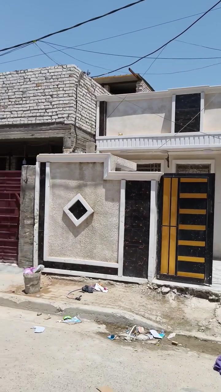 السلام عليكم بيت للبيع مساحة ١٠٠متر طابق واحد مكان البيت في منطقة بغداد الحسينية سكلات منطقة ١٣ قرب شارع مدارس  البيت نظيف جداً السعر 55 مليون وبي مجال ان شاء الله الاستفسار الاتصال على رقم هاتف *********** البيت معروض يم مكتب المهندس للعقار
