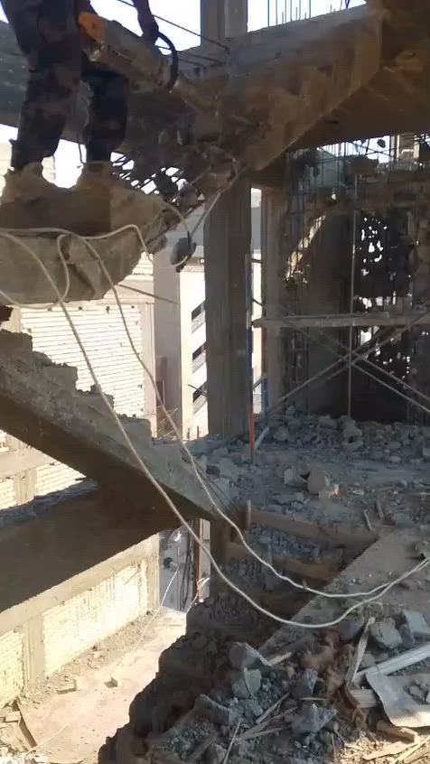 السلام عليكم يوجد لدينا كادر تفليش البيوت وقلع الاراضي و قص الرباطات وحفر جرف وقطع البيوت كافة أنواع تفليش با نسب السعار بغداد فقط ***********
