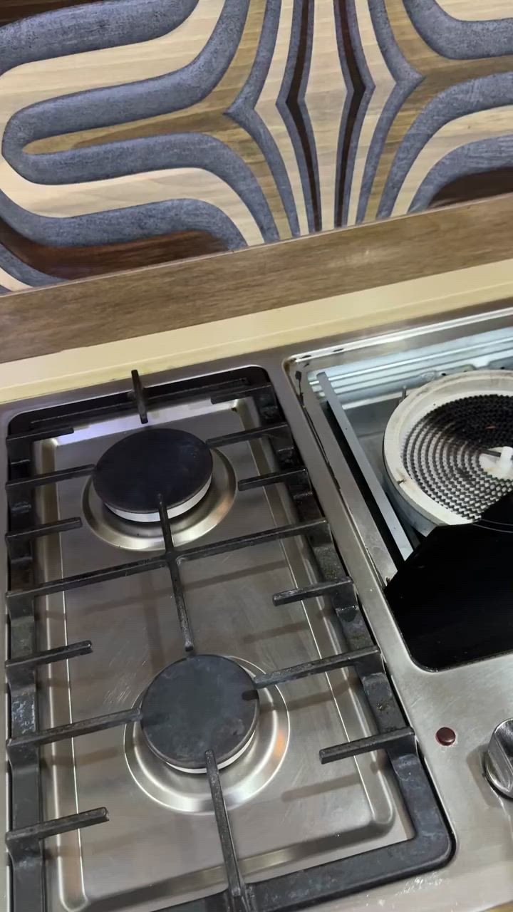 للبيع طباخ اربع عيون وطوارئ كهربائي شغال الضرر فقط جام مال طوارى  مستعمل فقط سنه


**إذا كنت صاحب هذا الإعلان وتريد حذفه لأي سبب، رجاءا أرسل رسالة إلى الدعم الفني**
