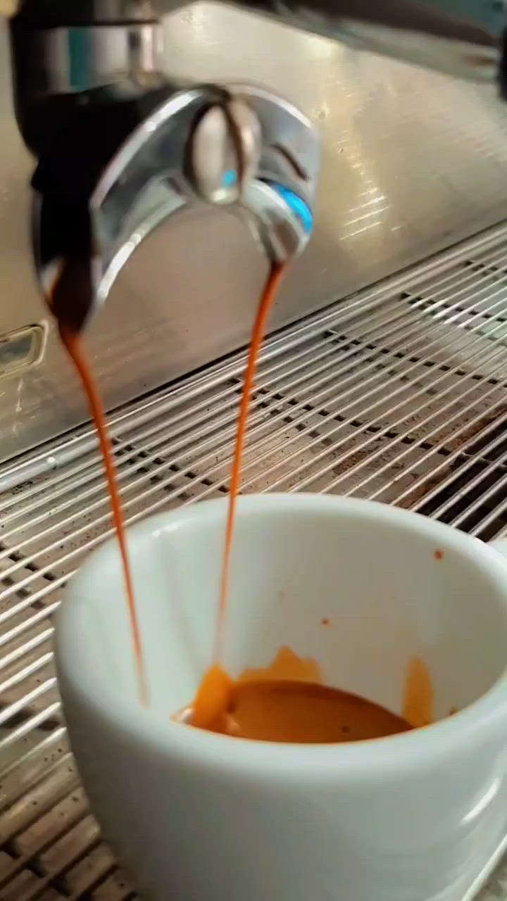 صباحكم ورد وياسمين، صباح معطر بذكر الله وبداية يوم جديد يحمل كل الخير. ⚘️☕️
دائما احدث الموديلات ايطالية 🇮🇹
📍العنوان : مقابل تيرمينال سليمانية 
للاستفسار يسعدنا تواصلكم معنا على  بيس الأرقام التالية
*********** 
WhatsApp: 00393899265052

