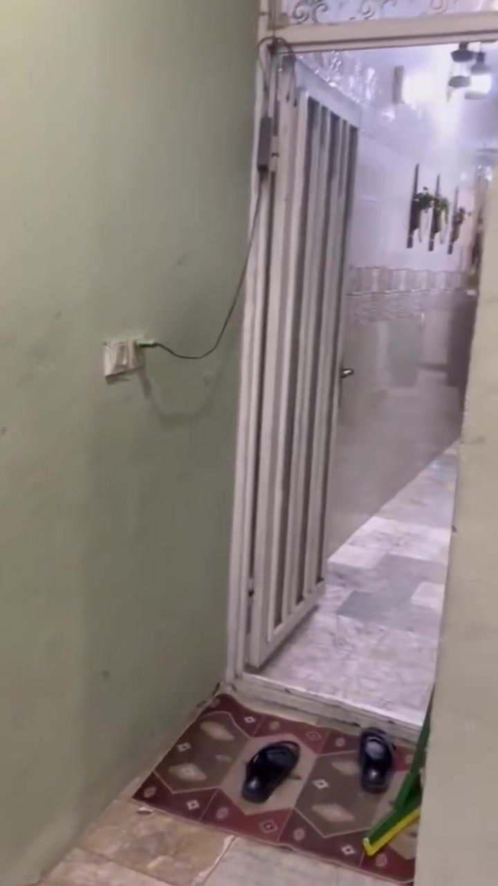 قصر الكاظمية للعقار
دار للبيع بالحرية دور نواب الضباط مشط الشارع العريض طابقين مسلح حديث بناء درجة اولى المساحة 100م يحتوي الطابق الأرضي على طارمة وصحيات خارجية وصالة وحولي مطبخ مع كاونتر تركي يبقى من ضمن البيت وحمام مشترك وغرفة نوم وفوگ غرفتين نوم وحمام مشترك وسطح ..... المراجعة مكتب قصر الكاظمية للعقار الشارع العريض مقابل جامع ابو حامد وللمعلومات اكثر الاتصال على 👇
*********** وات ساب
*********** وات ساب
