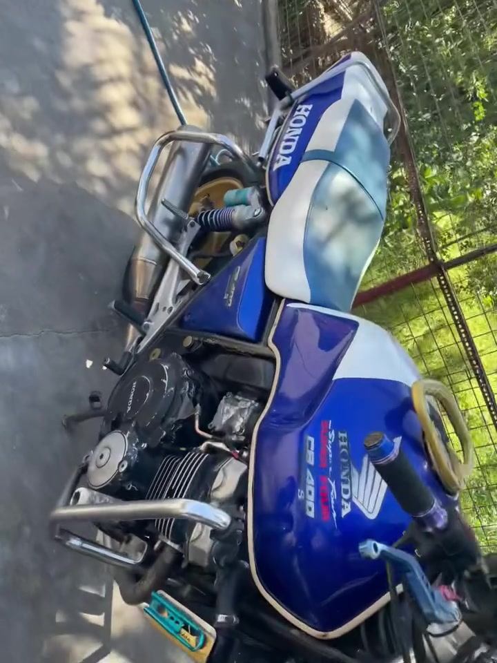 سلام عليكم بعد اذن الادمن دراجه هوندا cB400 نضافه كدام عينك كلشي شغال بيها سنويه او لوحات انكليزي بسمي تحويل ثاني يوم بيع ع مرتاح لا متوازي ولا شي سعر 24 ورقه او بيها مجال حك الجيه او المو شراي لا يتصل رحمه الوالديه مكاني الانبار الكرمه هاذا الرقم للتصال او واتساب ***********
