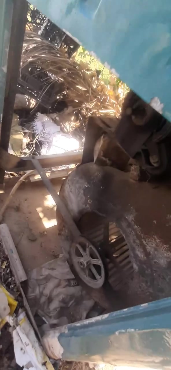 للبيع
كونفيره رجلها مكسوره ماطورها بي خربطه بس يرادلها تشده مباشر

عندي هذا الطباخ طاك بس نضيف هوه 

عندي هاي مبرده ماطوره يمكن شويه ضعيف تشتغل هيه

ابيعهن شلع حط سعرك اذا عجبني ابيعك شلع

رقمي واتساب 

***********

