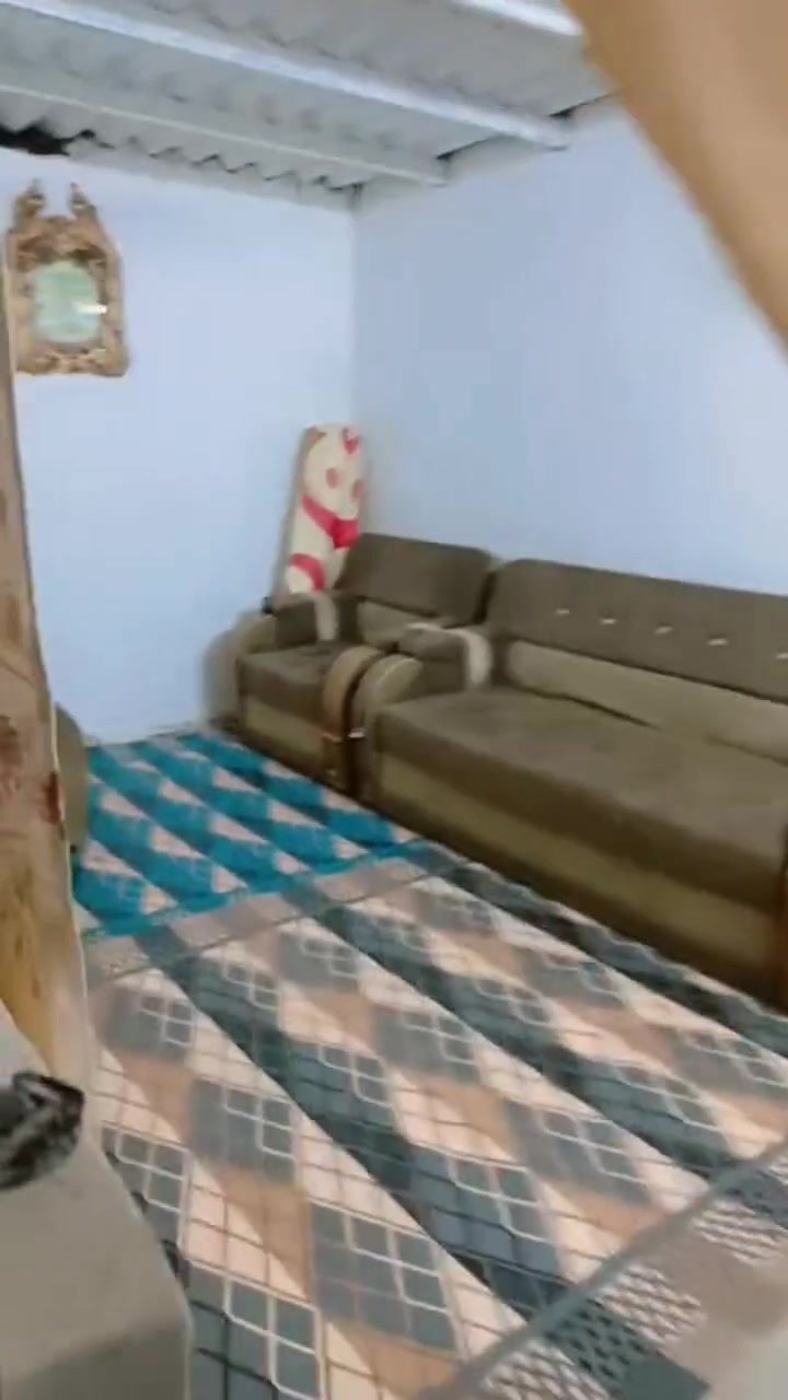 سلام عليكم بيت للبيع بقطاع صفر قريب على جهة البحيرة المساحة 100متر جاهز للسكن 
السعر 55وبي مجال 
للتواصل *********** الرقم بي واتساب
