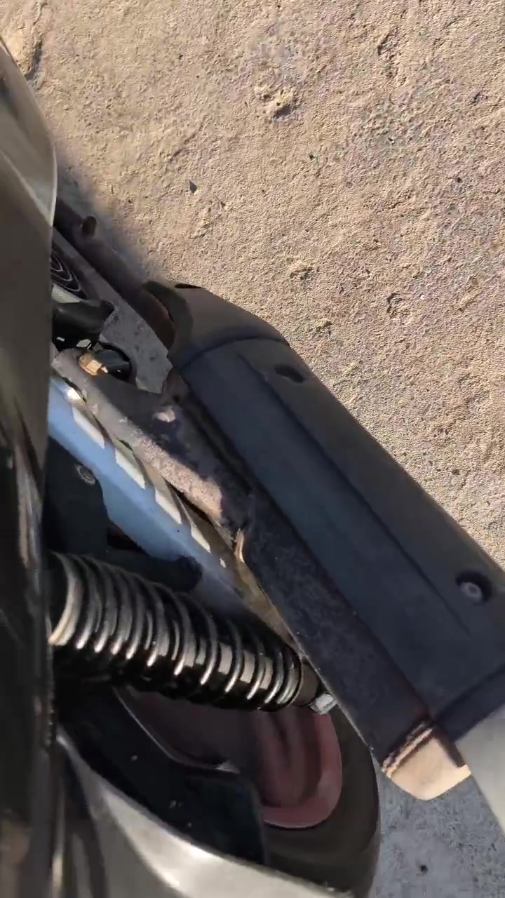 دراجه سكنس  سرعهتا 140 نضيفه محتاج فلوس واريد أبيعها الدراجه مكفوله كفرات بلاديه قطعه ما مبدل بيها مكينه نضيفه وما تخر دهن ولا تنقص بلاديه سعر ٤٥٠ وبيها مجال للشراي رجأ رجأء رجأء الي ميشتري لا يدخل يتعبني وبس يعامل ***********
