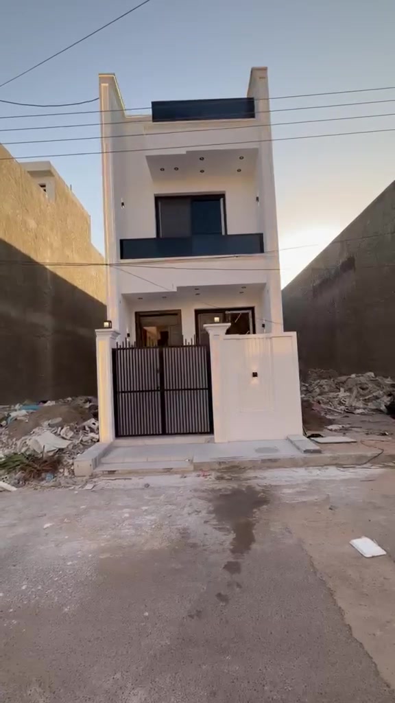 بيت للبيع في حي الحسين المربع خلف مرطبات الريان
المساحه ١٠٠متر
الواجه ٤نزال٢٥
بناء حديث زيرو ٢٠٢٦
يتكون من صالة ومطبخ وخدمات و٣غرف نوم
للاستفسار عن السعر الاتصال اومراجعه مكتب العيش الرغيد للعقار في منطقه العامريه
***********
*********** متوفر وتساب
