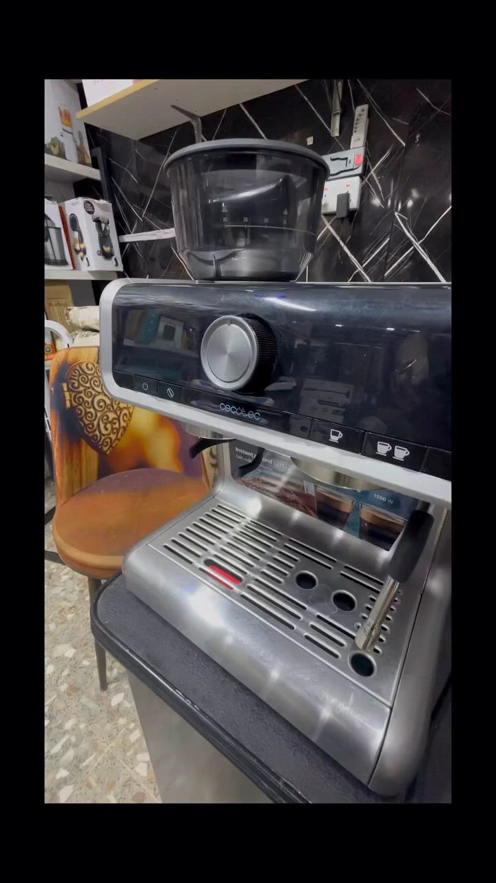 مكينة قهوه اسبريسو مستخدمه للبيع 
ماركة سيسوتك الاسبانيه 
للاستفسار *********** 
متوفر توصيل لجميع محافظات العراق 
الحجز فقط بالاعتماد
