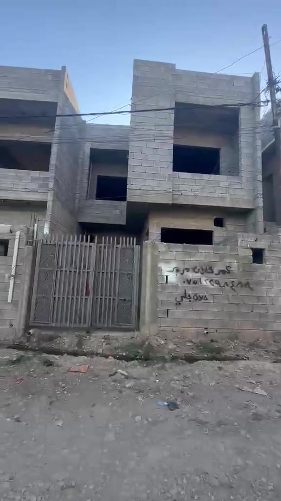 هيكل للبيع قوسيات حي الزيتون مدخل اسواق ابو علي مساحه 140 متر واجهه 7 نزال 20 ثلاث غرف+هولين+استقبال+مطبخ+صحيات داخل وخارج  قرب الاسواق سعر 58 وبي مجال شيء بسيط سند زراعي 25===***********===***********

