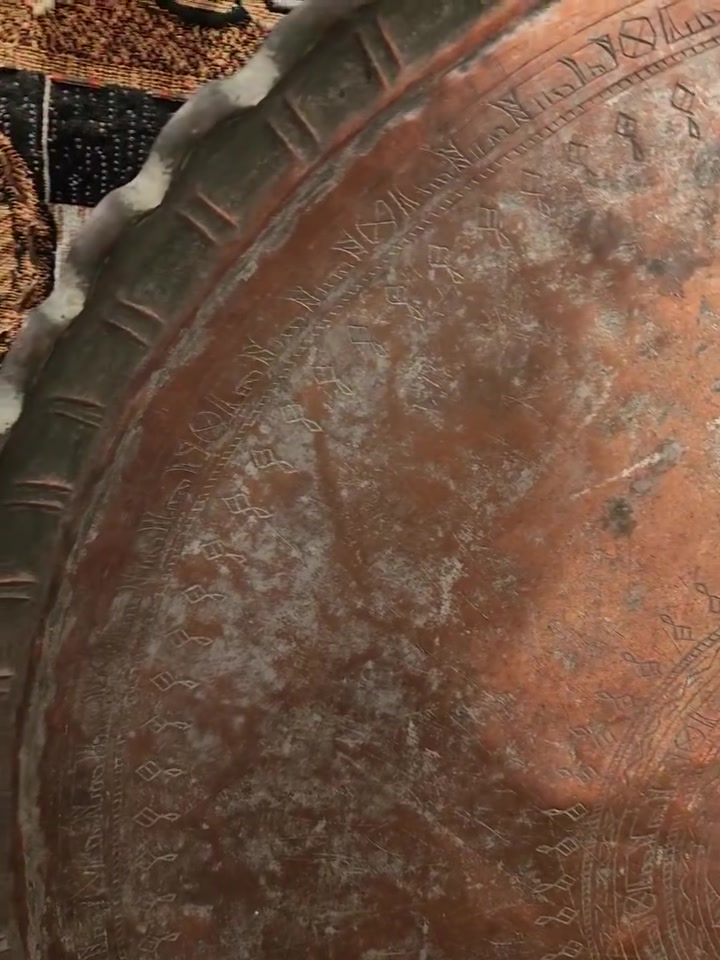 صينيه بغداديه نحاس احمر مختومه بالظهر القياس 64 سنتم وزن ثقيل السعر النهائي 125 الف يوجد توصيل ***********
