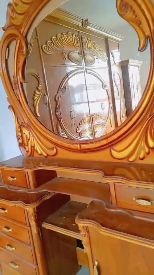 غرفه نوم جديده مامستعمله هوايا ب٦٠٠ وبيه مجال والتفاصيل بالفيديو وللاستفسار أكثر الاتصال على ***********
