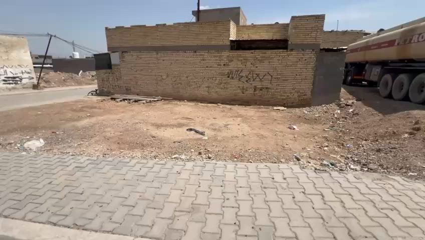 سلام عليكم 
كاع مساحتها 160متر 
الواجه 10
نزال 16
الخدمات كامله ماي وكهربائي ومجاري كامله مكمله المنطقه 
زراعي واقع حال مكاتبه فقط 
العنوان الشعب الجمعيات خلف السده فتحت ملعب مصطفى الوحش  
السعر 25مليون 
الرقم ***********
الرقم ثاني ***********
