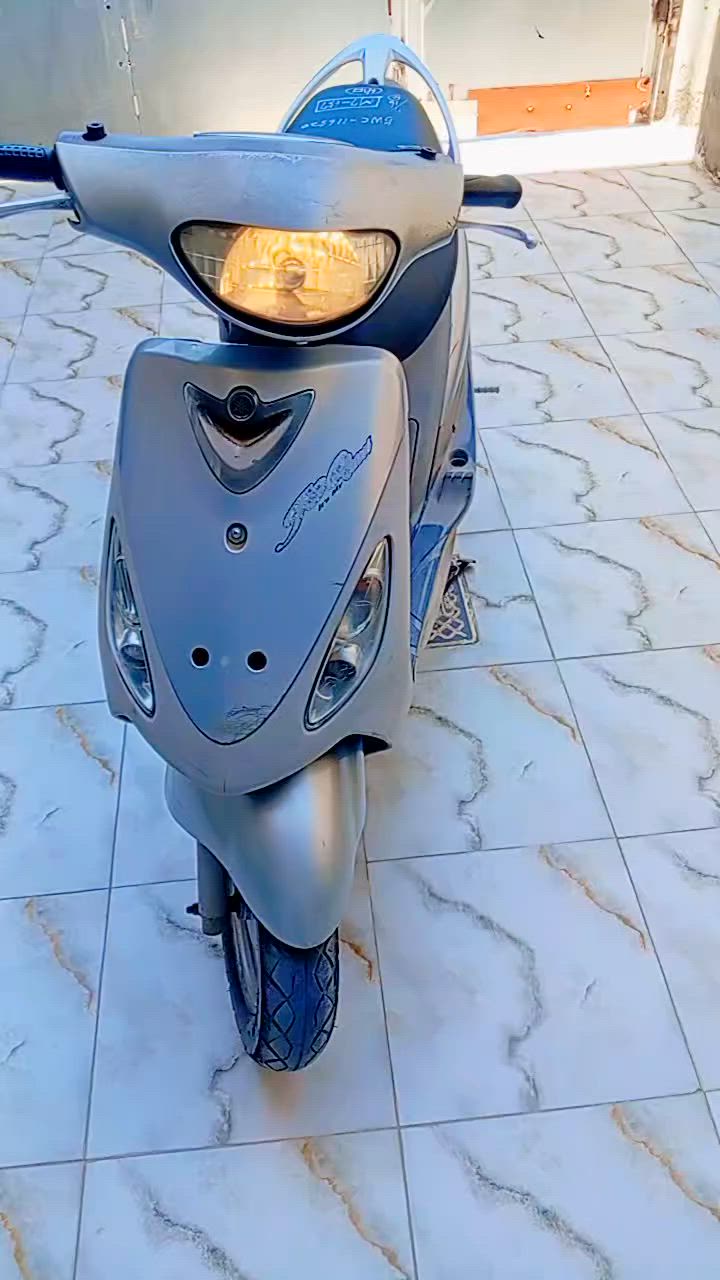 دراجه مال حاويه صار اسبوع من ماخذها نقص فقط باتري برغي ما مفتوح بيها السعر 800 قفل ماخذها ب 900 للاتصال ***********
