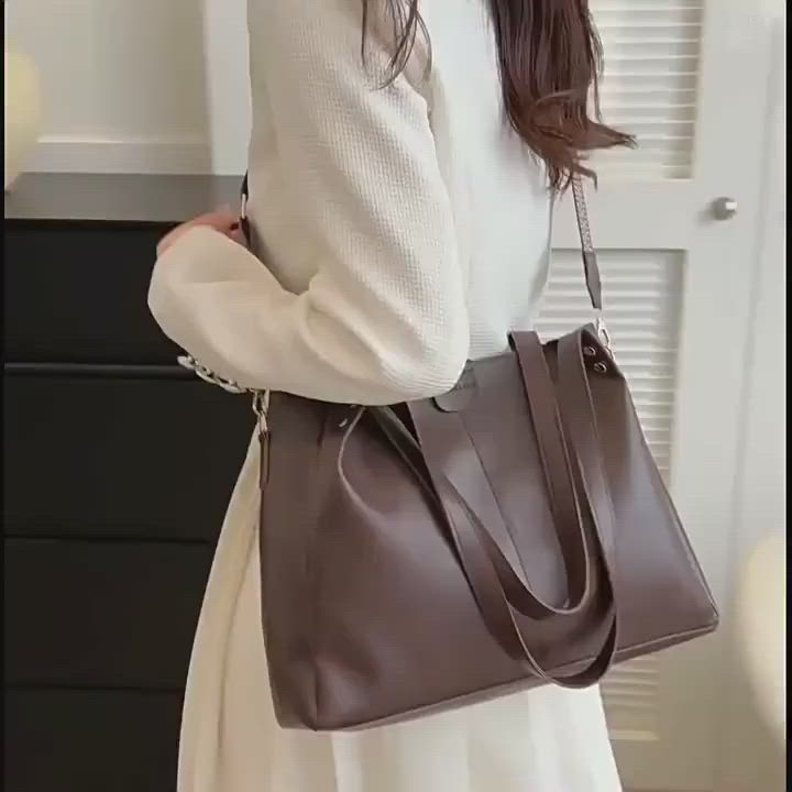 توت باك كيوت ✨
جودة عالية وموديل عصري نازك مع سير رياضي لتنسيقه بأكثر من ستايل  ❤️
الحجم:
الارتفاع: 26 سم
العرض: 35 سم
العمق: 11 سم
مناسب لـ: الموظفات، الاستخدام اليومي، الطالبات، الماميات

السعر: 76 فقط ✅

الدرزن يحتوي على 12 قطعة

D


**إذا كنت صاحب هذا الإعلان وتريد حذفه لأي سبب، رجاءا أرسل رسالة إلى الدعم الفني**