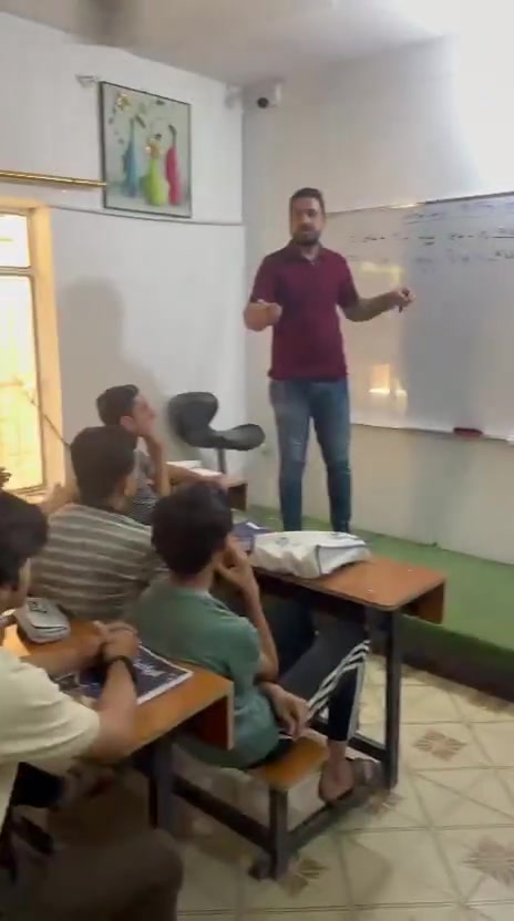 جانب من محاضره اليوم الأربعاء 7/22 
للأستاذ المبدع/ ليث عباس/ اللغه الانگليزيه 
الثالث المتوسط ( الدور الثاني)
معهد المتميزين للتدريس الخصوصي 
***********
***********
