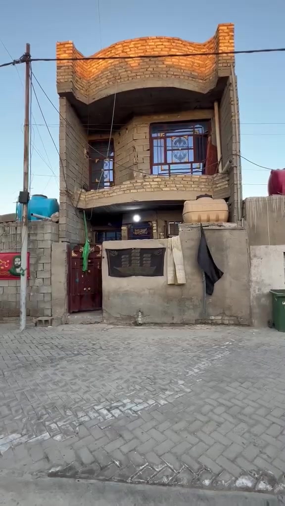 السلام عليكم دار للبيع المساحه 65متر طابقين طابو زراعي سند 25 عنوانه بغداد سبع اقصور شارع ابو علي قرب افران الحكمه 
جميع الخدمات متوفره ماء 💧 كهرباء ⚡️ مجاري مقرنص   
للسعر 35   
الاستفسار يرجى التواصل على  الارقام التالي 
***********
***********
***********
مراجعة المكتب الرحمن للعقار عنوانه بغداد
سبع قصور بداية شارع ابو علي مقابيل صالون ورد البنفسج
