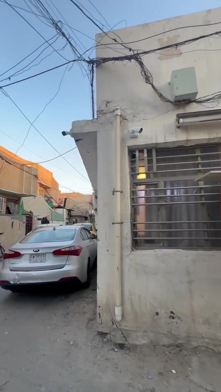 ‏السلام عليكم بيت للبيع مساحه 60 متر ركن شارع مصور أربد البيت كما موضح في الفيديو للاستفسار الاتصال *********** أو مراجعه مكتب جاسم أبو عبدالله

