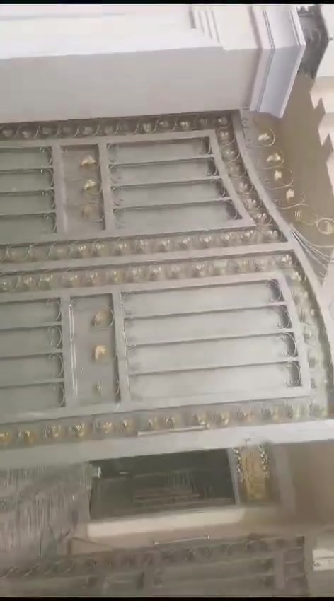 بيت للبيع  عنوان دوانم مقابل حي الجامعه ع شارع 50
مساحه 150 م طابق واحد
واجهه.7ونص
نزال 20
غرفتين
وصحيات داخليه وخارجيه
واستقبال
وصاله
مطبخ
منور من باب الصاله
سعر 75 وبي مجال

هاتف ***********
