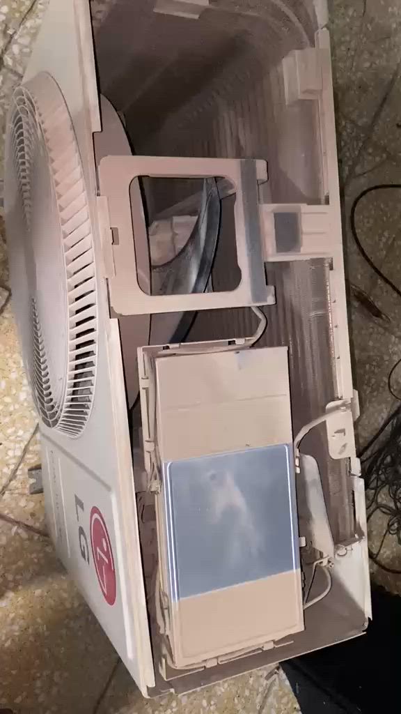 للبيع سبلت LG طن ونص انفيرتر اصدار 2024 عل فحص اغسل وشد كامل بوري 5 متر غاز مقفول شويه طار منه سعر 450 وبي مجال بسيط رقم ***********
