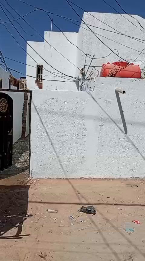 بيت ١٢٠ متر حي الصدر الثالث  كوفه طابقين اساس كونكريت سطحين غرفتين واستقبال وتخاريج حمام داخلي جاهز للسكن ماطور سخان خزان خط مولده قريب للشارع العام كوفه  قرب مول كنوز الشرق  ٢٤ مليون تم صيانه كامله للبيت  وبيه مجال *********** واتس اب
