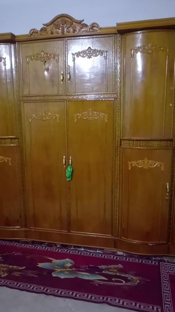 سلام عليكم قرفت نوم للبيع مستعمله  مكاني يم شركت تاج سعر 600 تصال على رقم ***********
