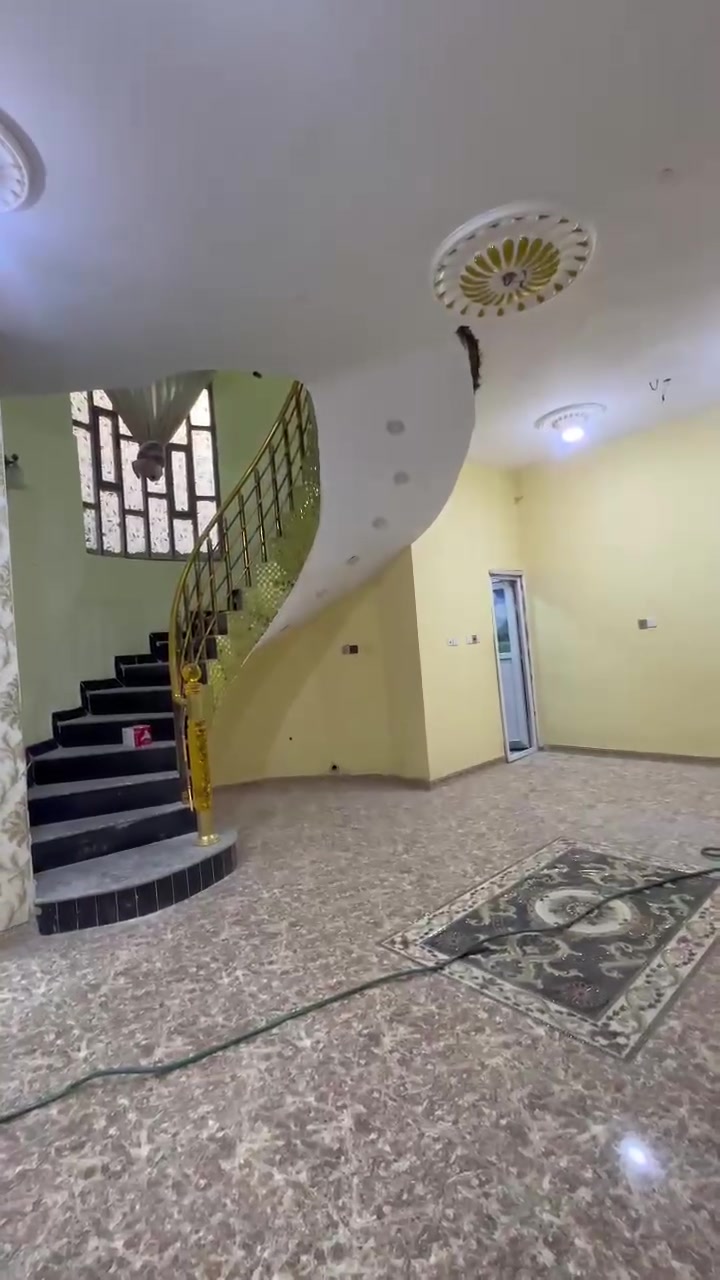 يعلن مكتب عقارات بلد 
***********
♦️ بيت  للبيع في شط العرب شارع الصقر(شارع بيت منهل )قرب مدرسه ام ايمن بناء طابوك بناء شخصي 
مساحه 180م
السعر 90وبي مجال 
ـــ غرفة كبيرة ــ وصالة ــ ومطبخ ـــ واستقبال  ــ وكراج 
للإستفسار ***********
🔹️العنوان المكتب عقـــــــارات بلــــــــــــد باليوبه قرب مدرسه ام أيمن
♦️نستقبل كافة العروضات في شط العرب
