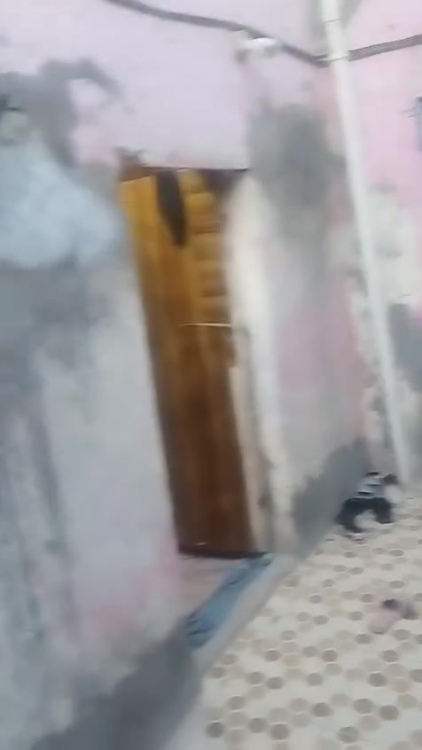 سلام عليكم بيت طابقين ١٠٠متر بالديوانيه بالعسكوري يم كهوه عبيد ومستعجلين عل بيع والي يريد يتواصل على رقم ***********
