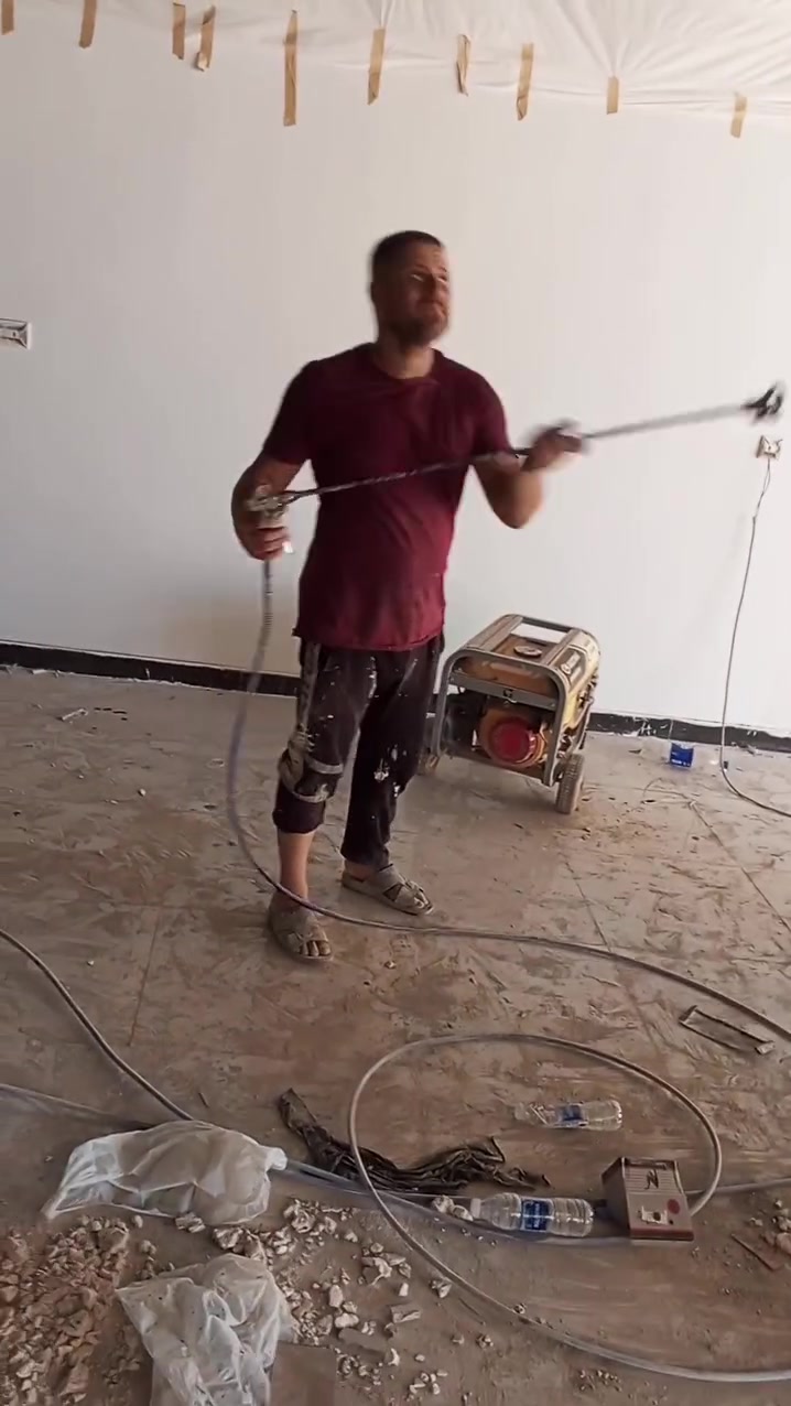 صباغ بيوت.🏠🏚️🏡🏤    حاليآ متفرغ 
صبغ وتصليح الجدران وترميم الدور .تفليش ارضيات 
شغل نظيف واسعار مناسبه  🌹🌹    نعمل بكل مناطق بغداد..
 للأستفسار‏‪***********‬‏
