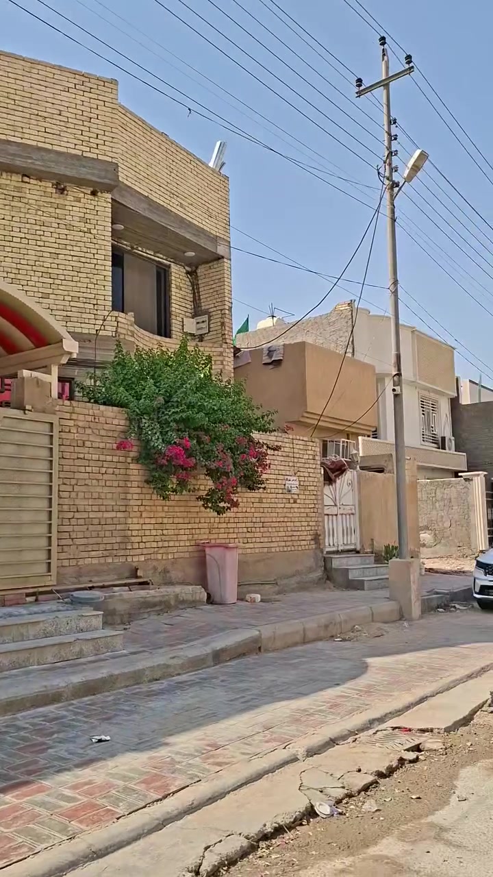 بيت بحي السلام مقابل مدارس العتبه موقع مميز مساحته ١٠٠ متر طابقين يحتوي على ٣ غرف نوم بناء قديم بس نضيف جدا اريد اراوسه بيت اكبر حتى لو زراعي بس كون قريب واهم شي مضمون رقمي للتواصل واتساب ***********
