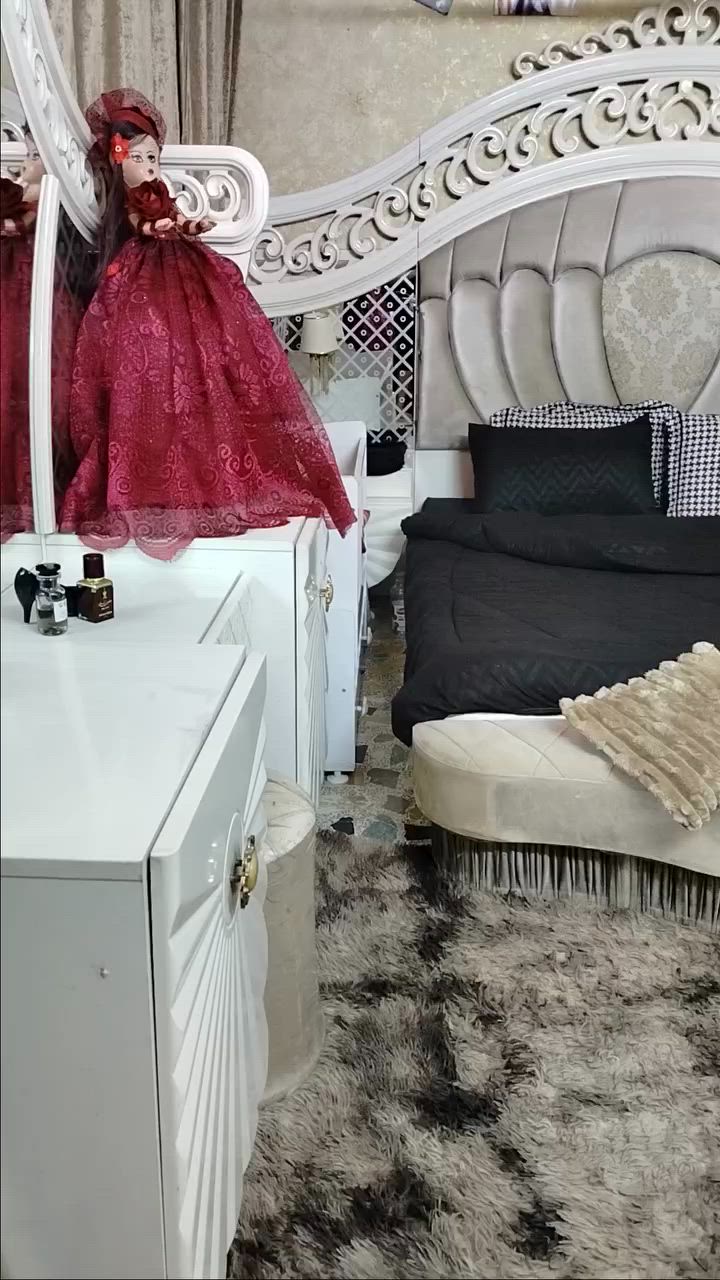 بيت طابو صرف مساحته 180متر الباويه المعامل شارع معمل ثلج داخل دربونه مع الأثاث كله  يحتوي  ع تلث طوابق طابق أرضي صاله جبيره مطبخ جبير استقبال خارجيه صحيات  خارجي وداخلي ووبطابق ثاني أيضا يحتوي على غرفتين وصاله صغيره وحمام وطابق الثالث غرفه كبيره معزوله(مخزن لبيت)اللستفسار يرجى الاتصال على هذا رقم *********** وتساب
