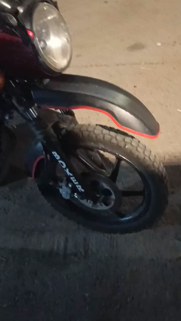 بوكسر 22 من ما موضح كبالكم بس، الدراجه مرتبه ومكينه خرسه وذني السكليتر. و وجه اني اطيك فلوسهن سويهن ماعدي مجال تسويهن اوراق وياها شرط الترقيم سعر واحد و 300 بيها مجال حك لجيه مكاني الحسنيه مال راشديه *********** اذا مو شراي لا تتصل.  
ملاحضه الصندوك مو وياها ابيعه بيع اذا ردته

