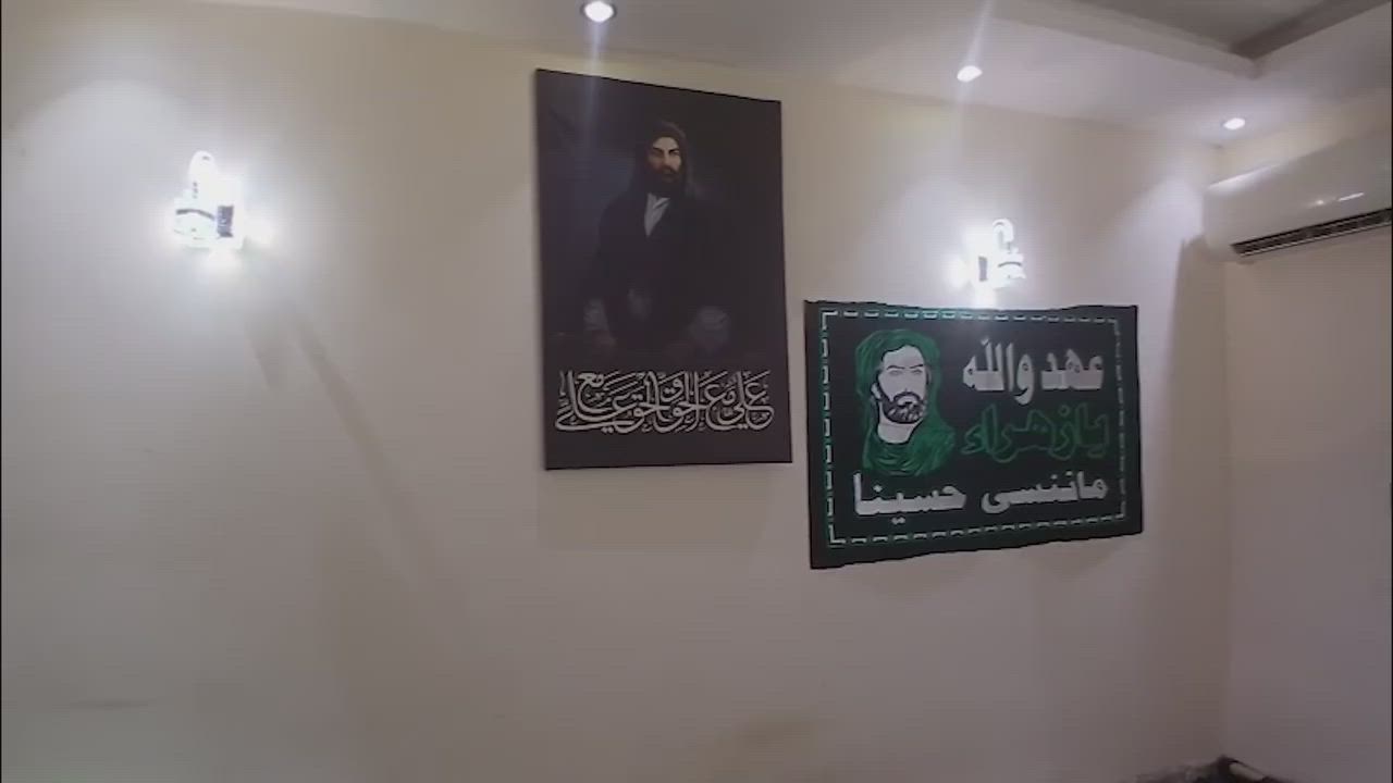 السلام عليكم

بيت للبيع طابو صرف المساحة 206 متر طابق واحد

استقبال و مطبخ و صالة و غرفتين نوم

حمام وتواليت داخلي \ حمام وتواليت خارجي

العنوان: حسينية الراشدية - مسقط - شارع العقيد علي / قرب حسينية الحسن المجبتى

السعر: 95 مليون وبيه مجال

رقم التلفون: ***********

