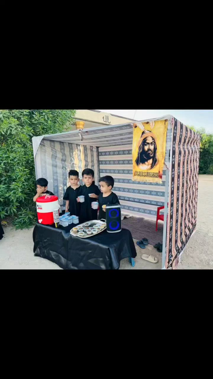 الخيمة حديد وليس خشب
وقابل للتفكيك

وتتركب بدون براغي

يعني موكب أطفال او للسفر وللتخييم

أو تخلي مضله مثلا لدراجه او شي ثاني

هواي استخدامات تصير، بي

وشغل يدوي مو جاهز


**إذا كنت صاحب هذا الإعلان وتريد حذفه لأي سبب، رجاءا أرسل رسالة إلى الدعم الفني**