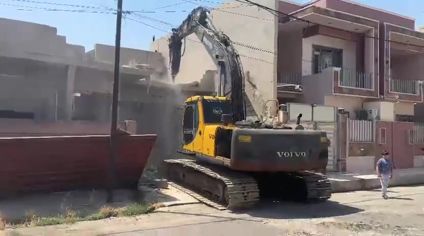 للبيع حفاره فالفو حجم 210 منفيس وستفسار اكثر اتصل على رقم *********** ترهم مراوسه براس تريله
